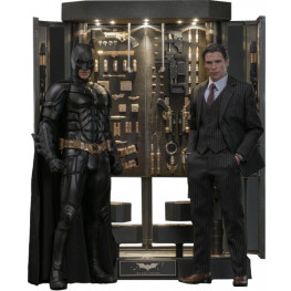 The Dark Knight Movie Masterpiece akčná figúrkas & Diorama 1/6 Batman Armory with Bruce Wayne (2.0) 30 cm