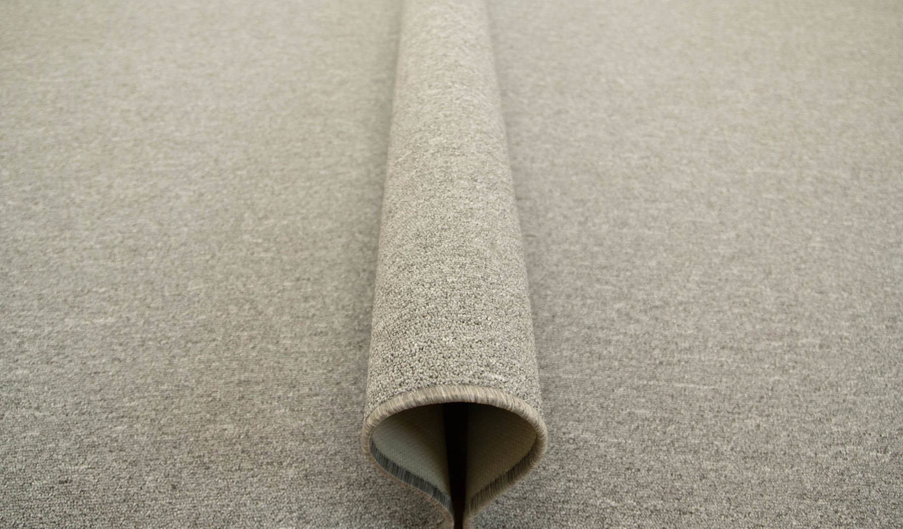 Metrážny koberec Astra 475 sivý 