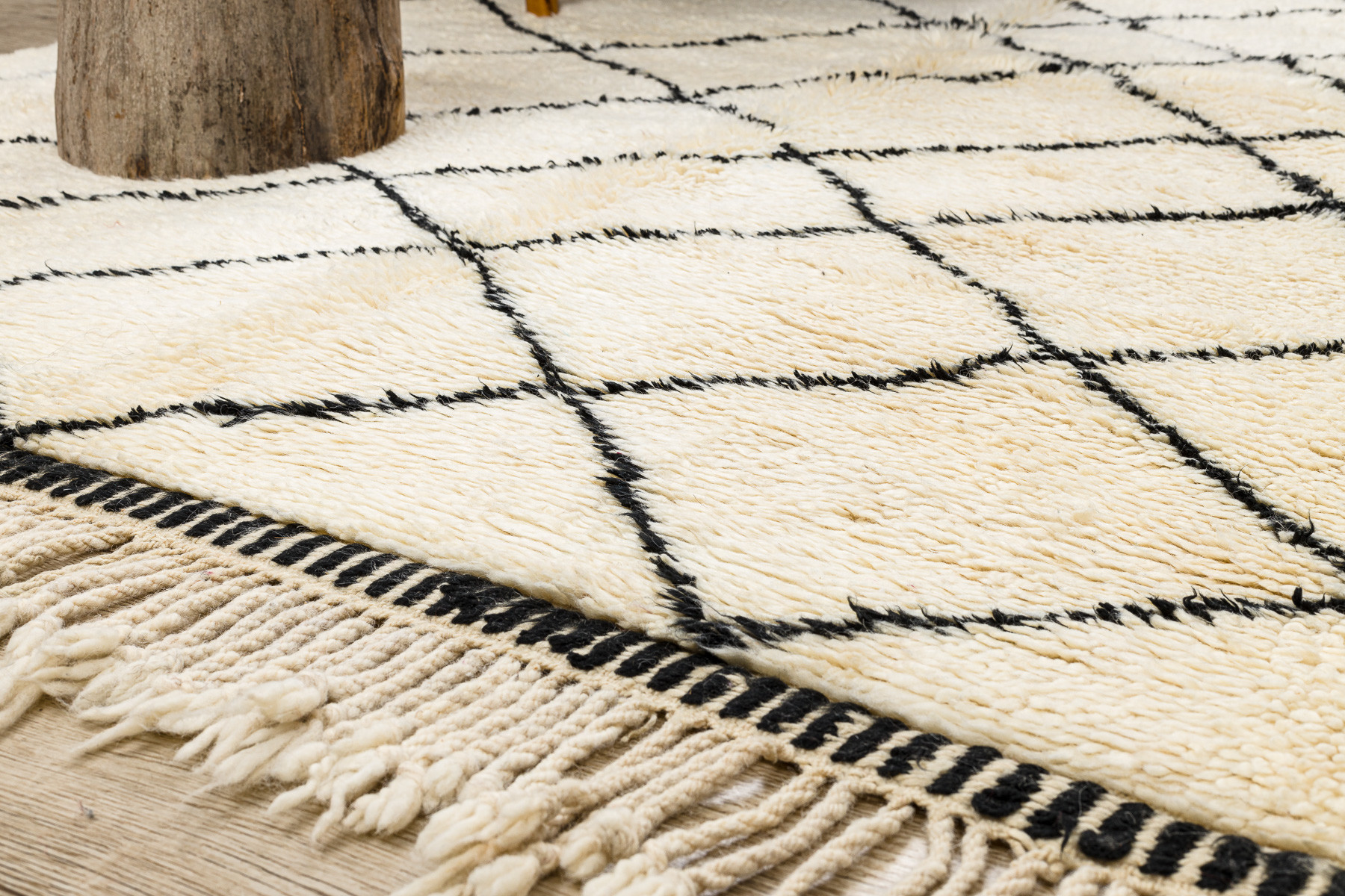 Ručně tkaný vlněný koberec BERBER MR1943 Beni Mrirt berber károvaný, béžový / černý