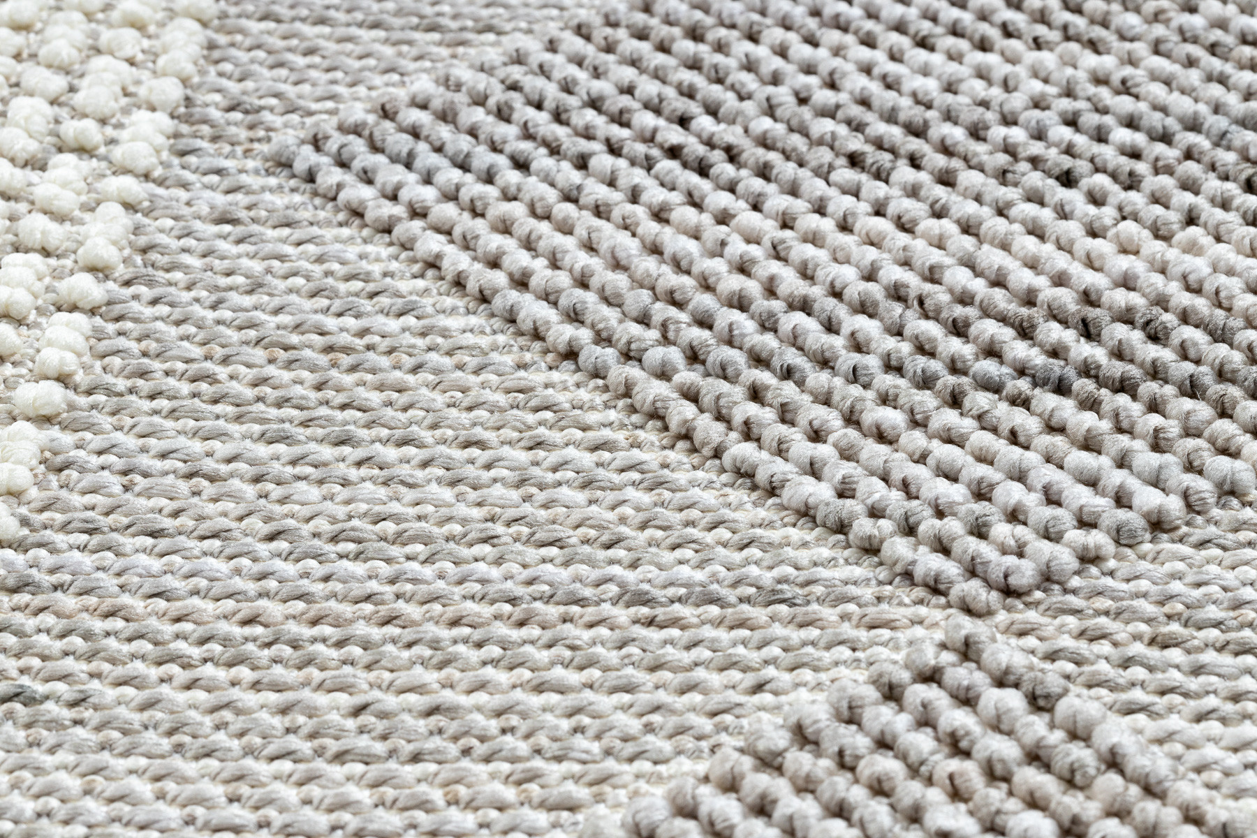 Šnúrkový koberec NANO EO61A Romby sivo - biely