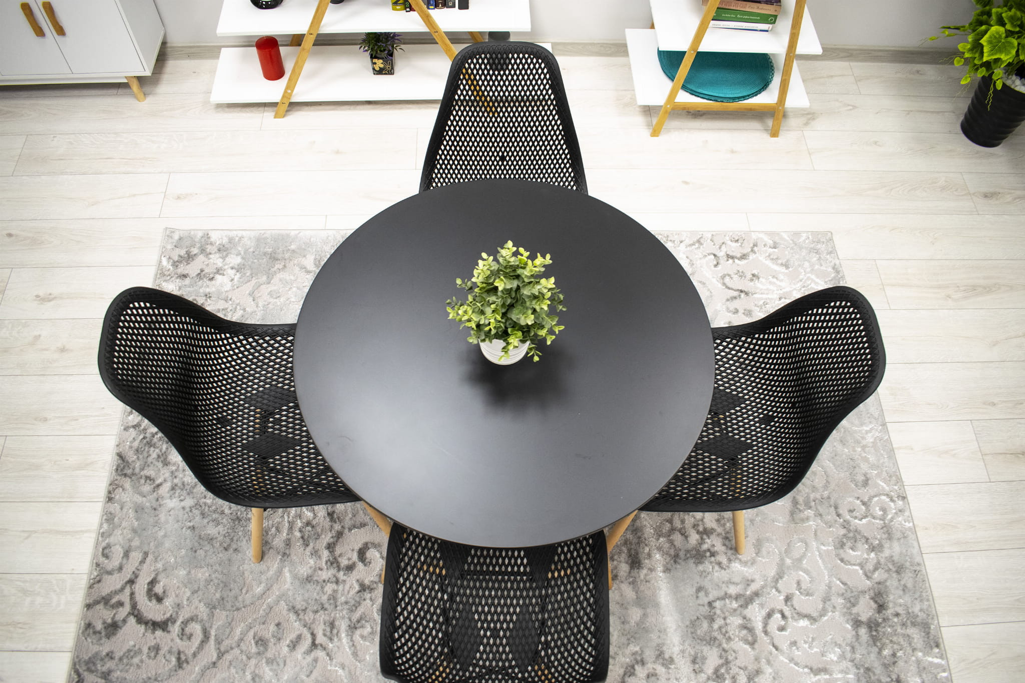 Set dvou jídelních židlí MARO černé (2ks)
