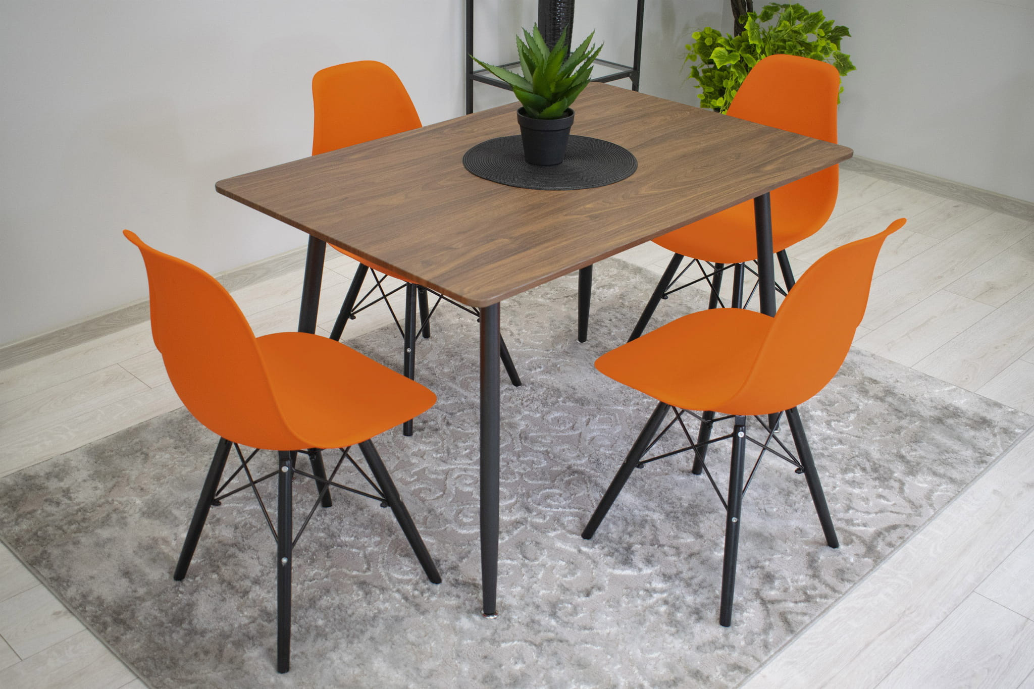 Set dvou jídelních židlí OSAKA oranžové (černé nohy) 2ks
