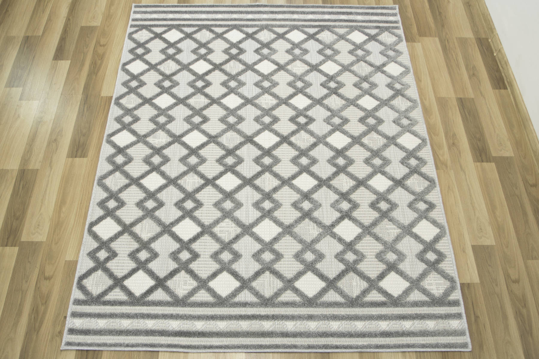 Šňůrkový koberec Stella D418A - Romby Aztec šedý / stříbrný