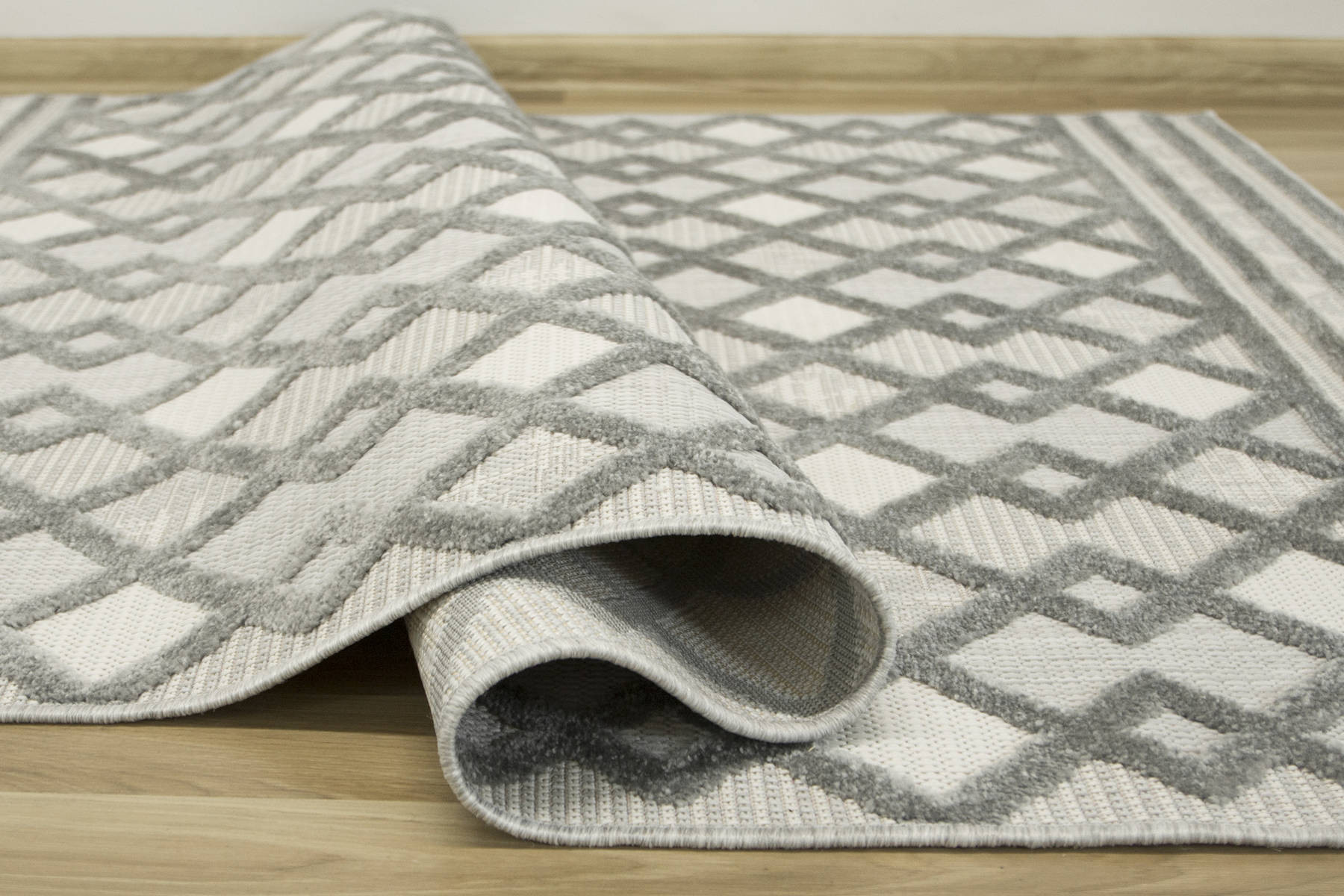 Šňůrkový koberec Stella D418A - Romby Aztec šedý / stříbrný