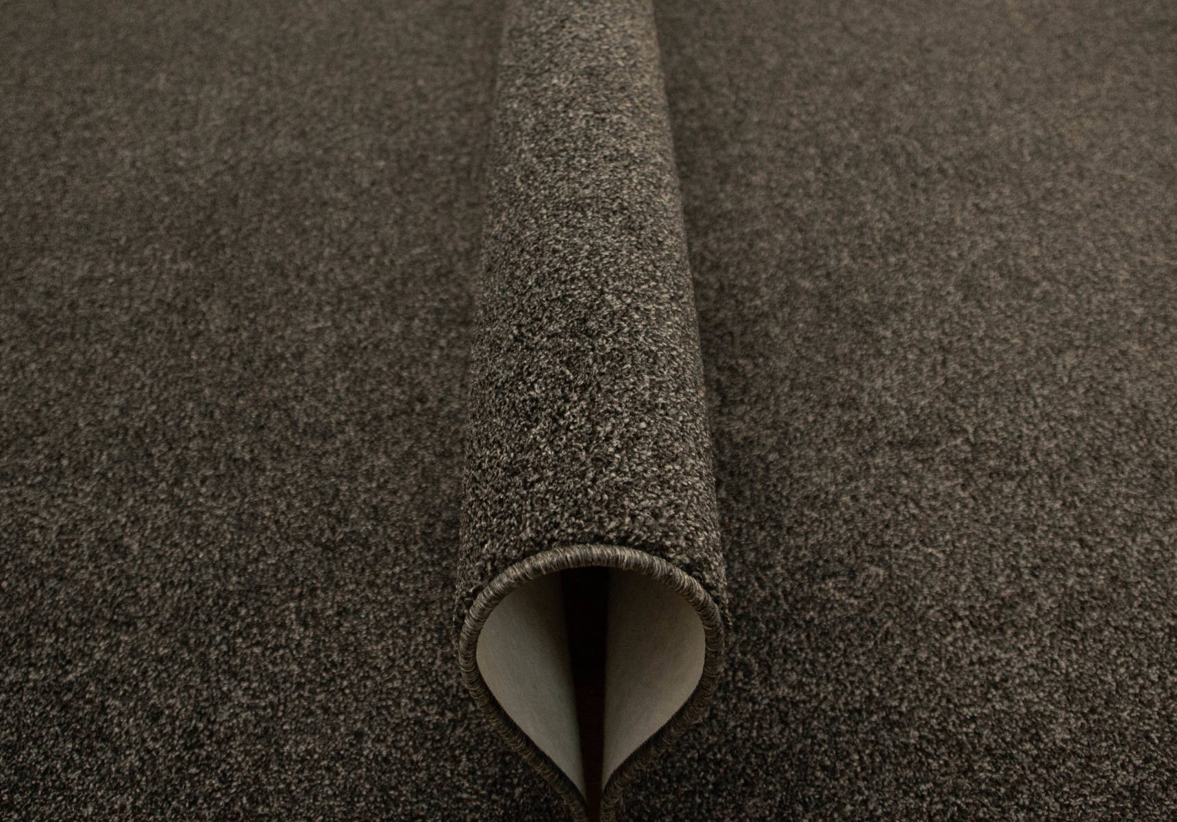 Metrážový koberec Alpha 78 Grafit černý