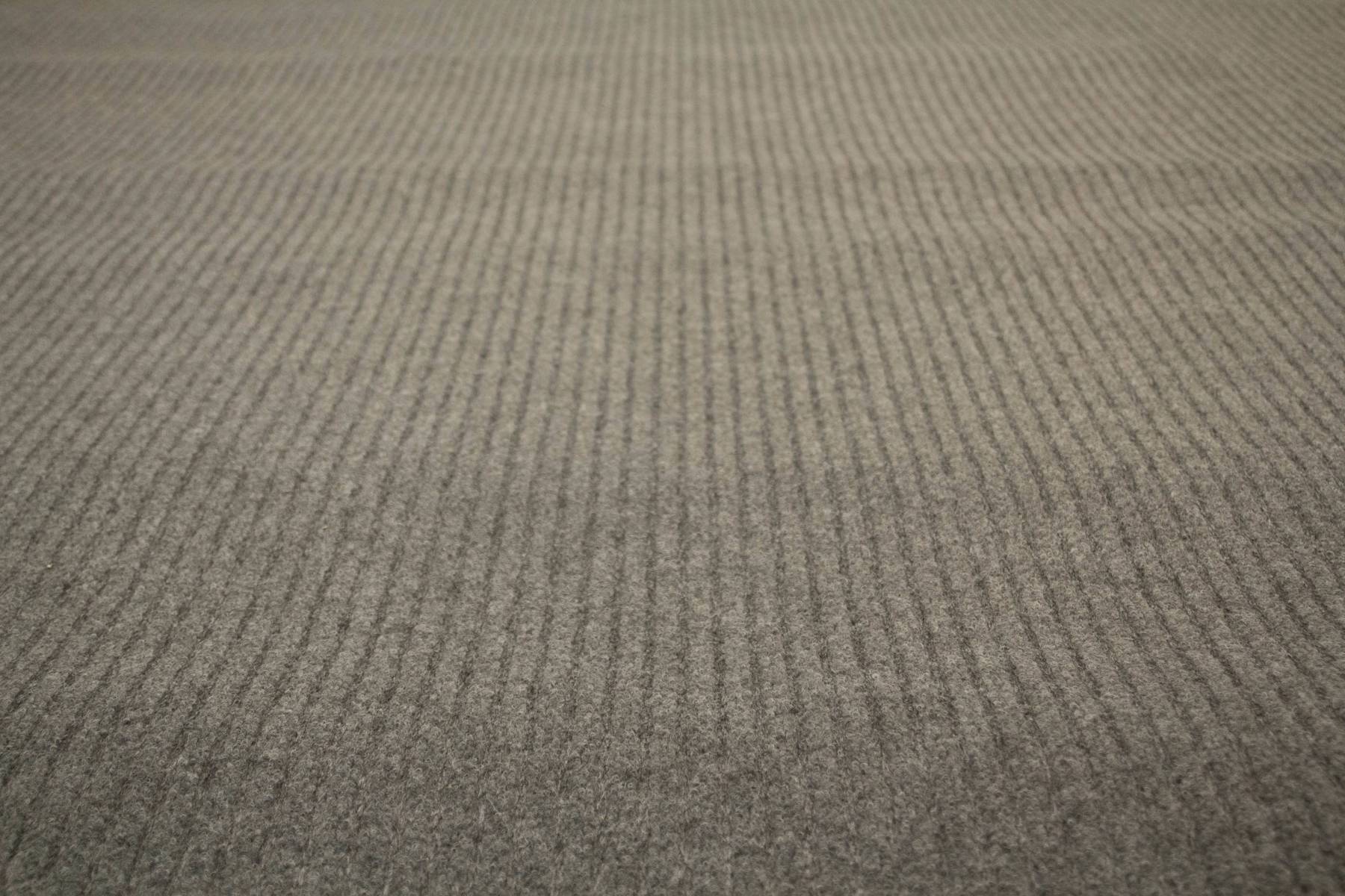 Metrážový koberec Tress 73 šedý