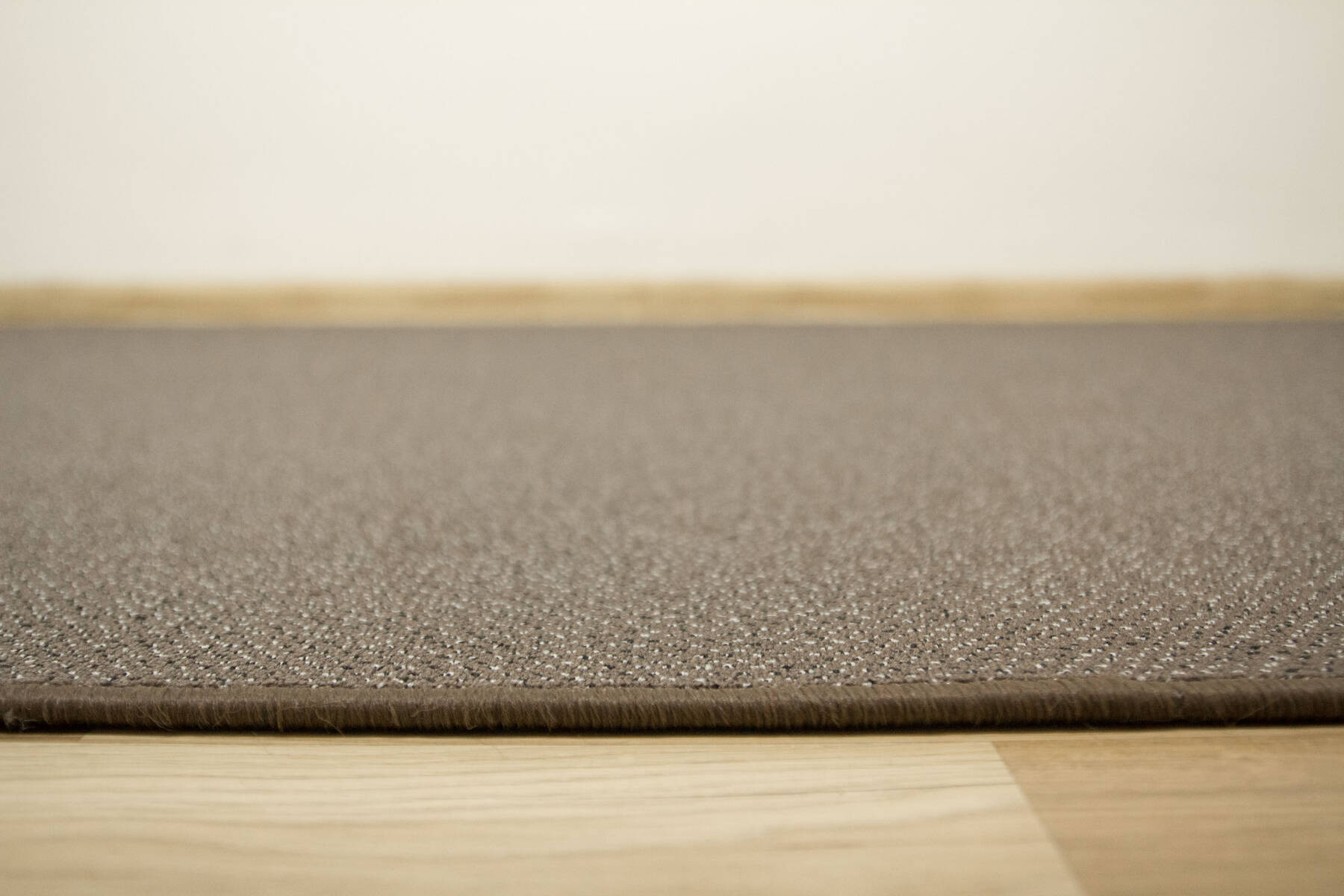 Metrážny koberec Pacific 92 hnedý / sivý