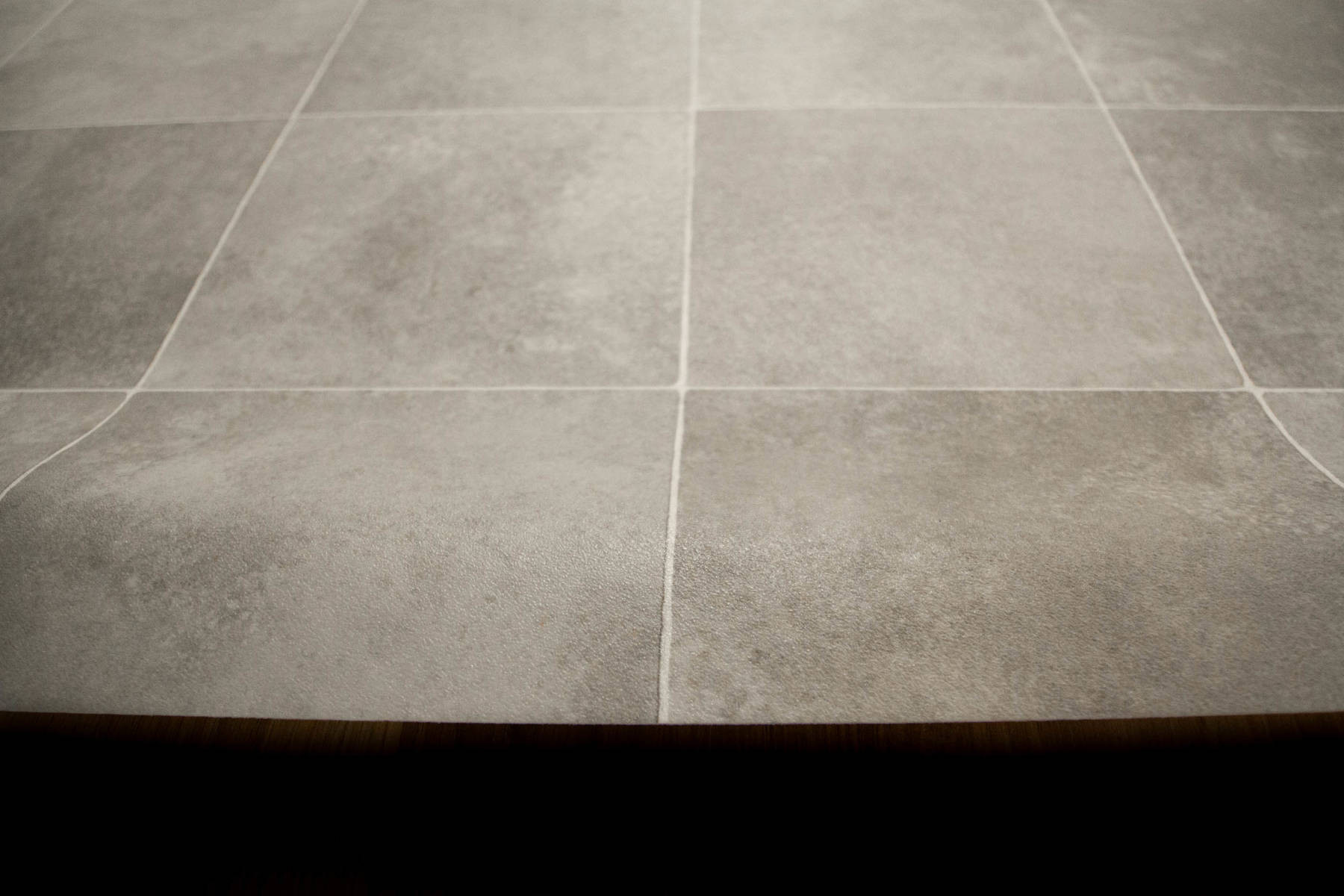 PVC podlaha Atlantic Zala 997M čtvercové dlaždice, šedá