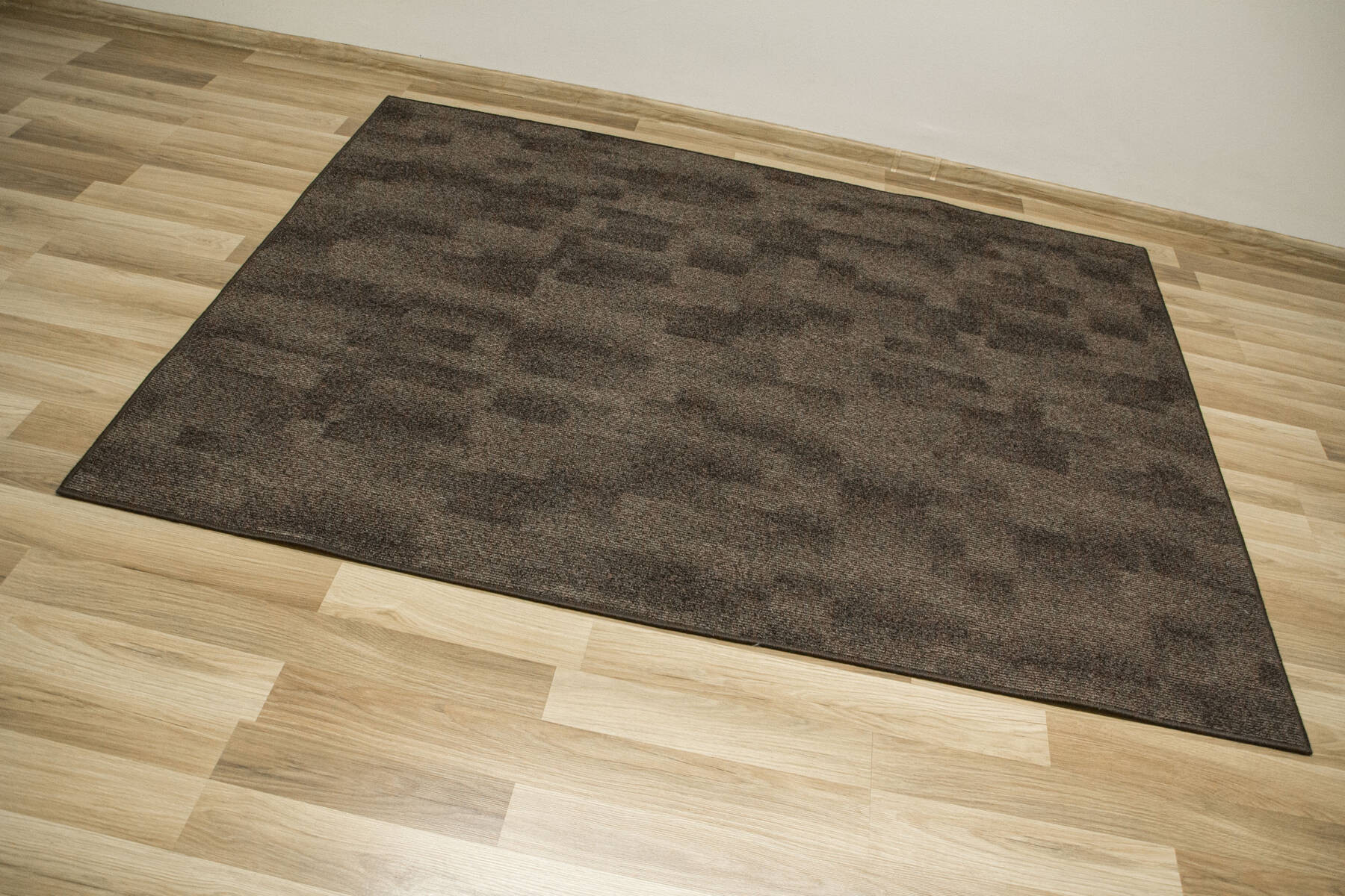 Metrážový koberec Club 93 hnědý