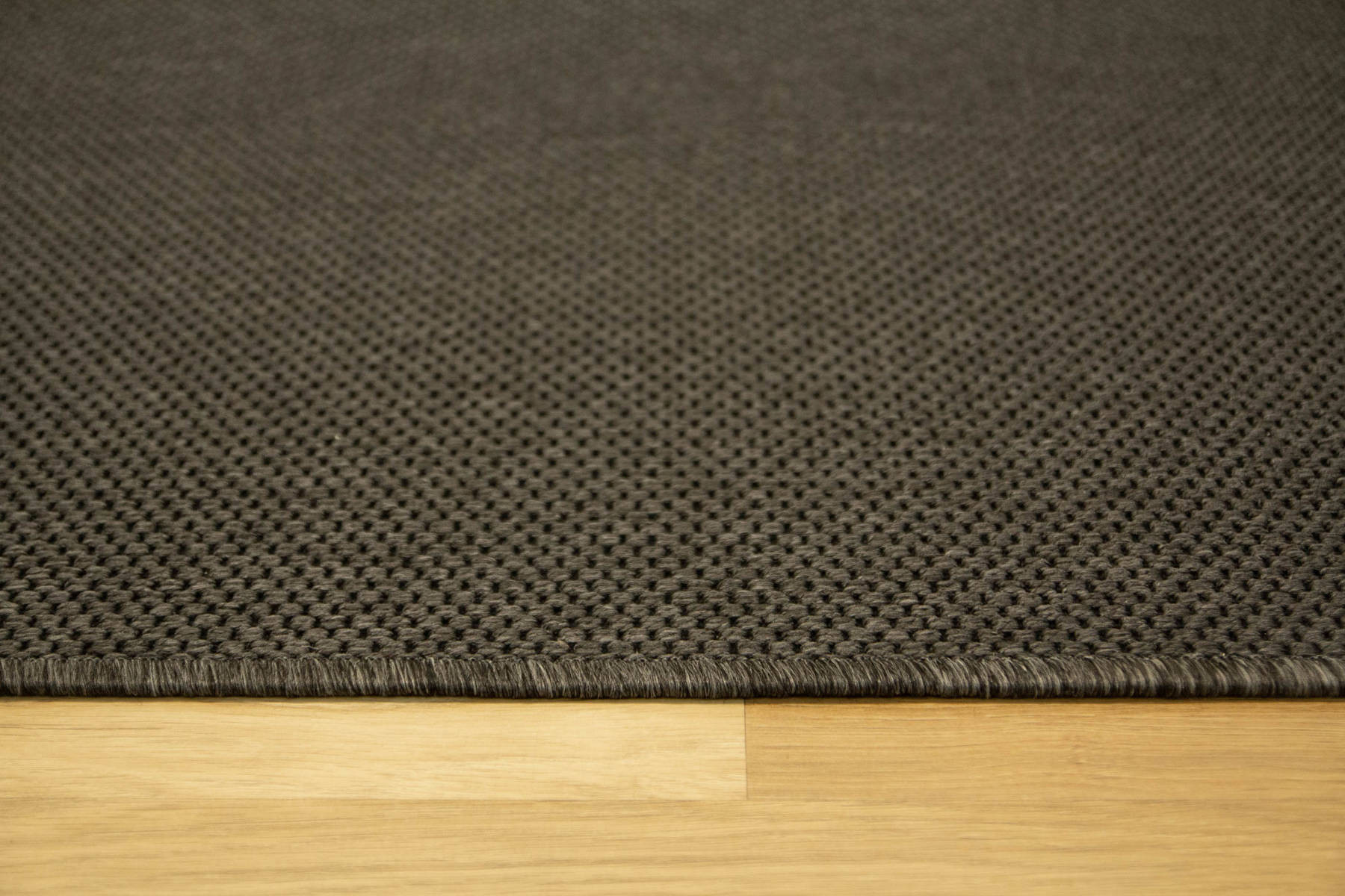 Metrážový koberec F-Savannah 78 grafitový 