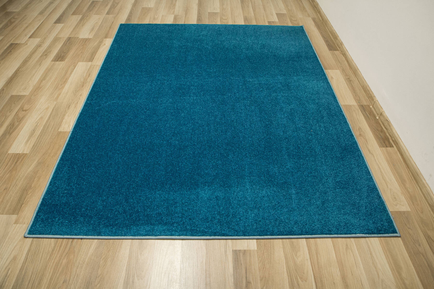 Metrážový koberec Tiffany 183 tyrkysový