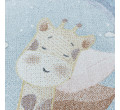Detský koberec Lucky Spiaca žirafa na obláčikoch kruh