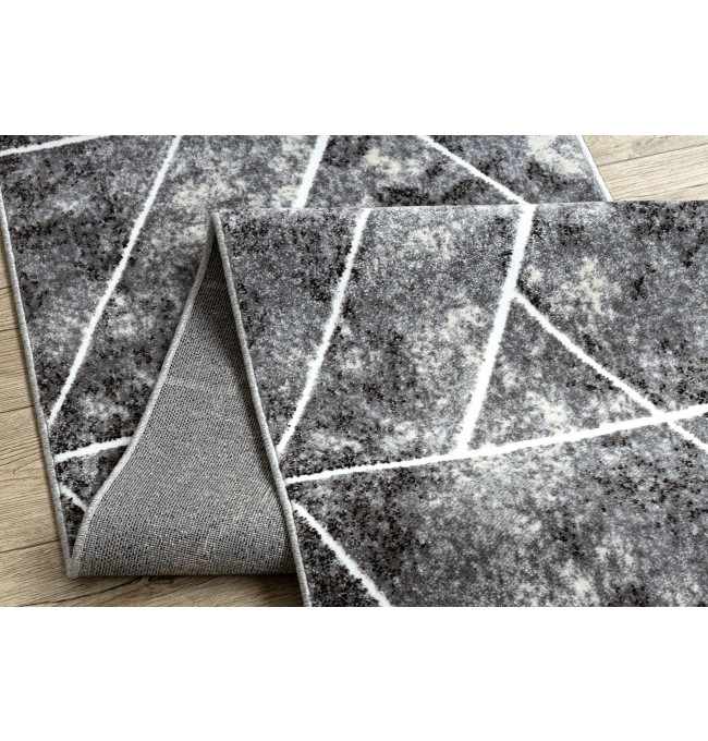 Behúň MATEO 8031/644 geometrický, trojuholníky - štrukturálny sivý