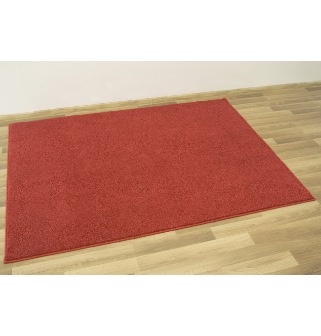 Metrážový koberec Princess 120 červený