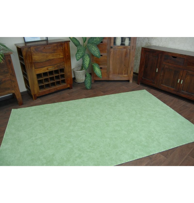 Metrážový koberec SERENADE zelený