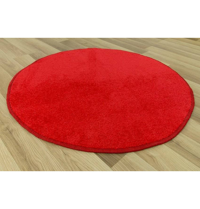 Okrúhly červený koberec 360