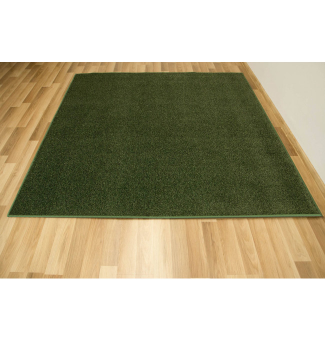 Metrážový koberec Liberty New 40 zelený / černý