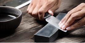 Wie schärft man ein Messer richtig?