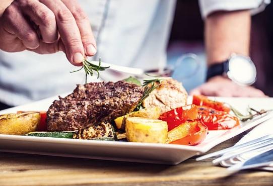 Ako pripraviť perfektný steak? Kvalitné mäso a kvalitná panvica na steak = úspešný tandem