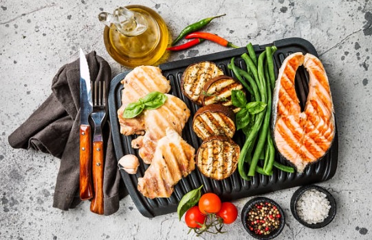Grillen kann uns viel Schaden zufügen. Wie kann man das auf gesunde und schmackhafte Weise tun?