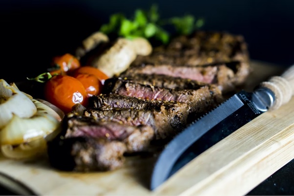 Jak vybrat steakový nůž? Profesionálové radí