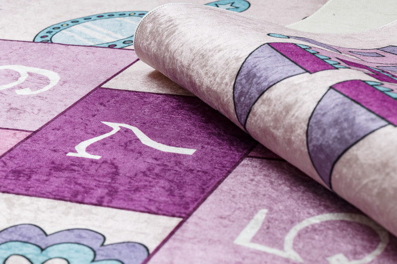Dětský koberec protiskluzový BAMBINO 2285 Třídy, čísla růžový