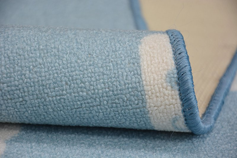 Dětský protiskluzový koberec CLOUDS modrý