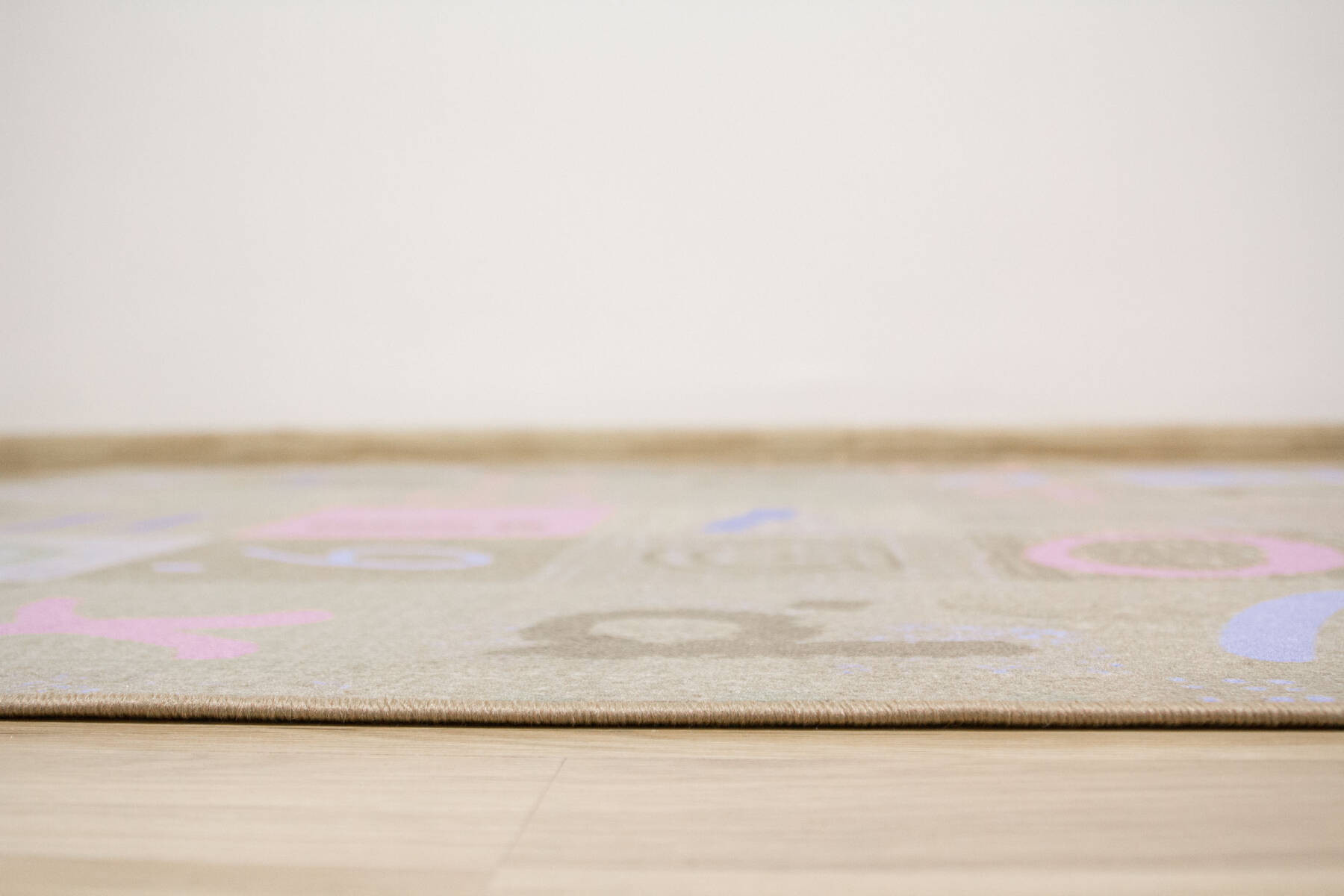 Detský koberec Blackboard - béžový / ružový
