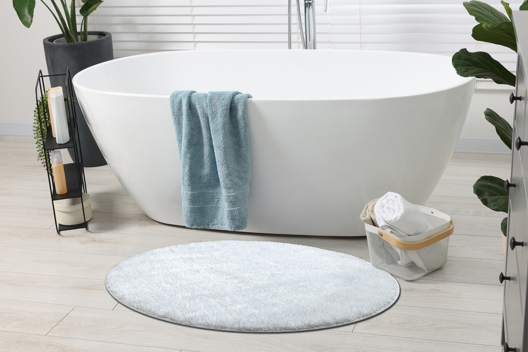 Kúpeľňový koberček SYNERGY glamour / lurex, biely kruh