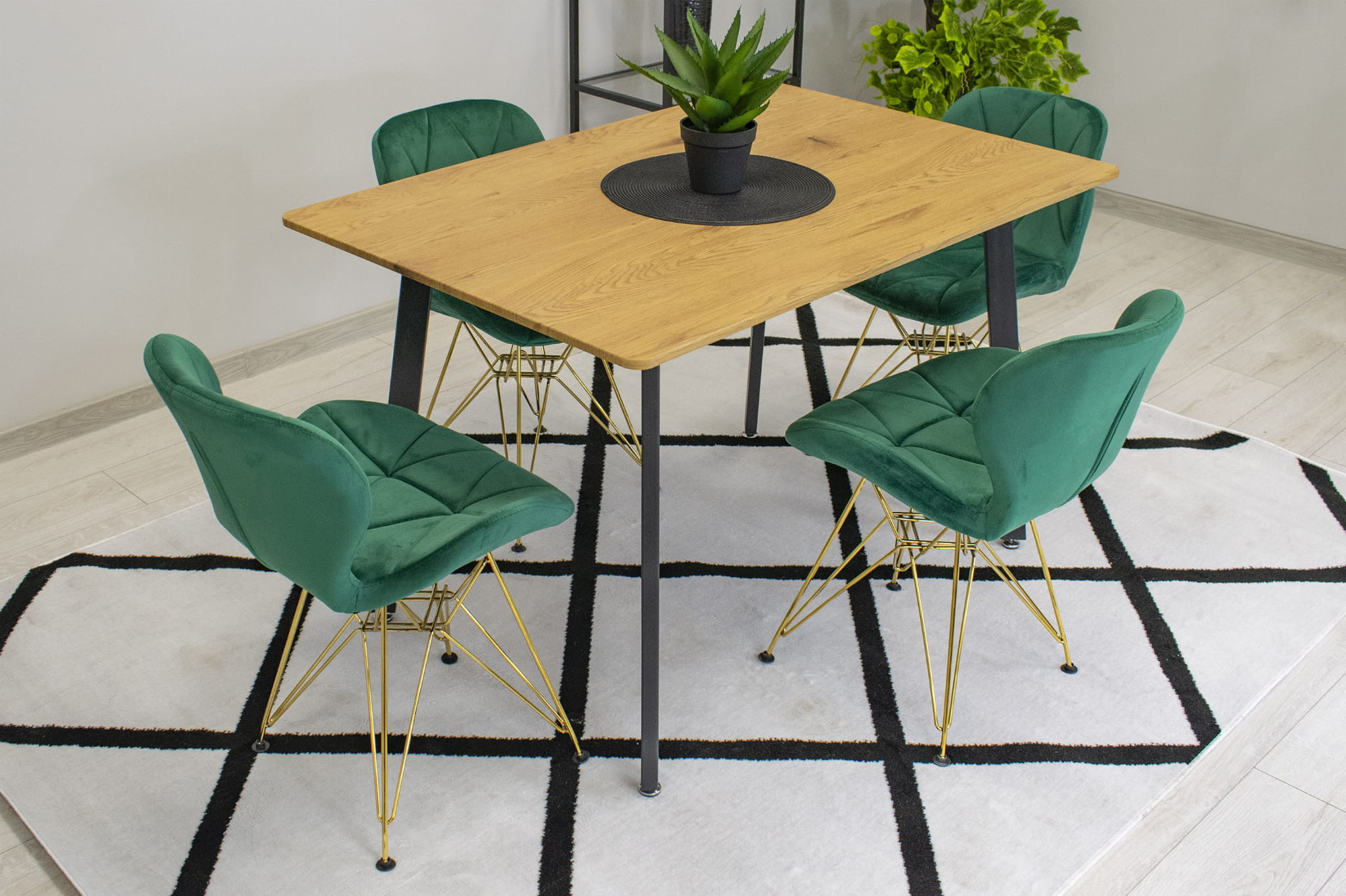 Set dvoch jedálenských stoličiek NEST zamat zelené (zlaté nohy) 2ks