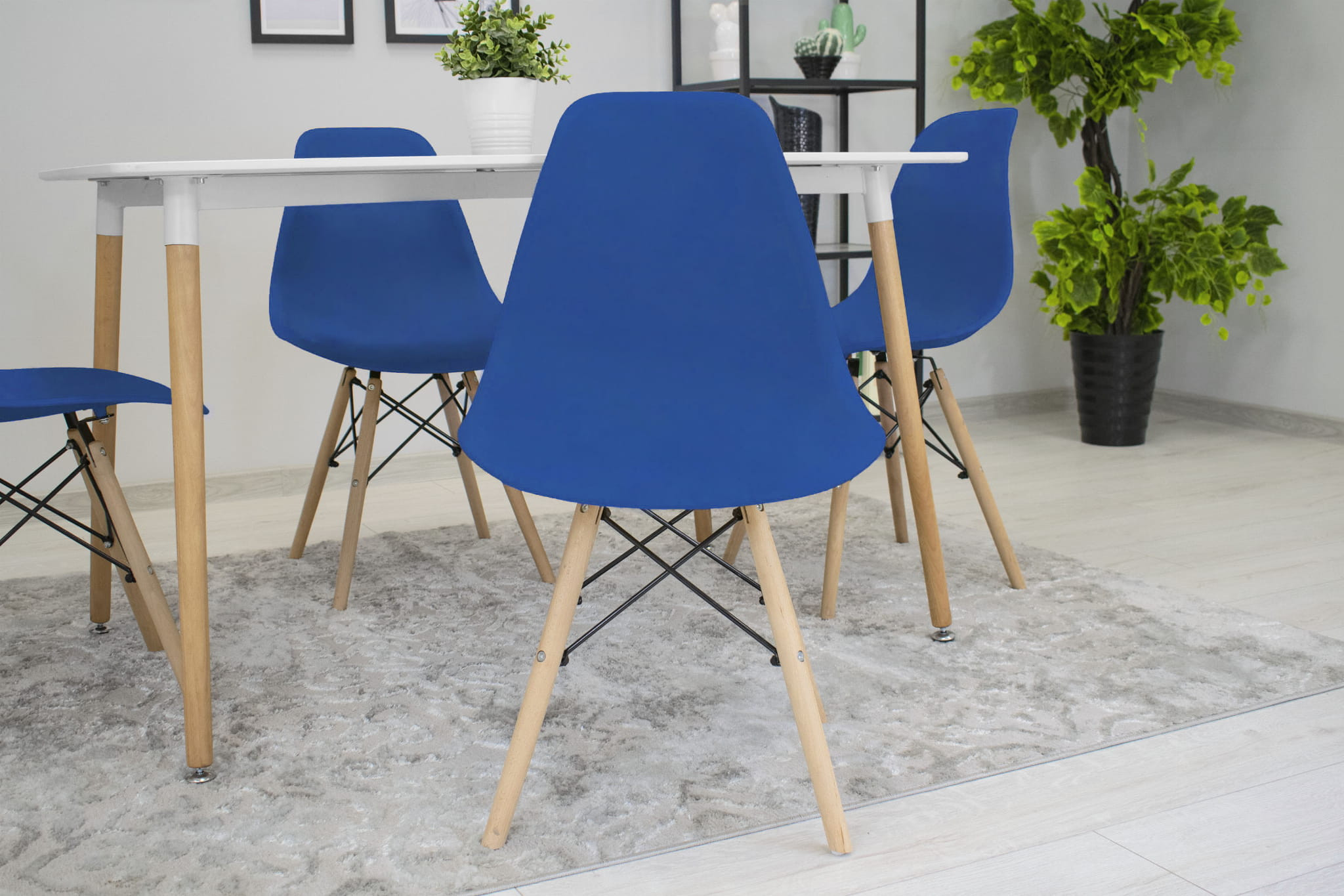 Jedálenská stolička OSAKA modrá (hnedé nohy)