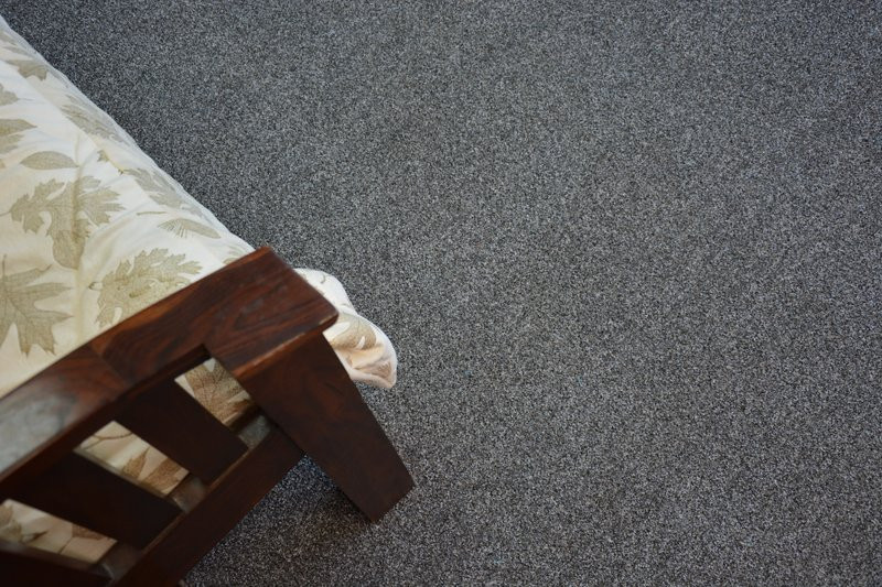 Metrážový koberec MOORLAND šedý