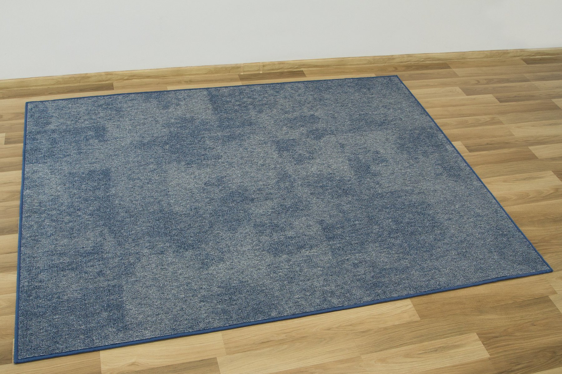 Metrážny koberec Serenity 81 sivý / modrý