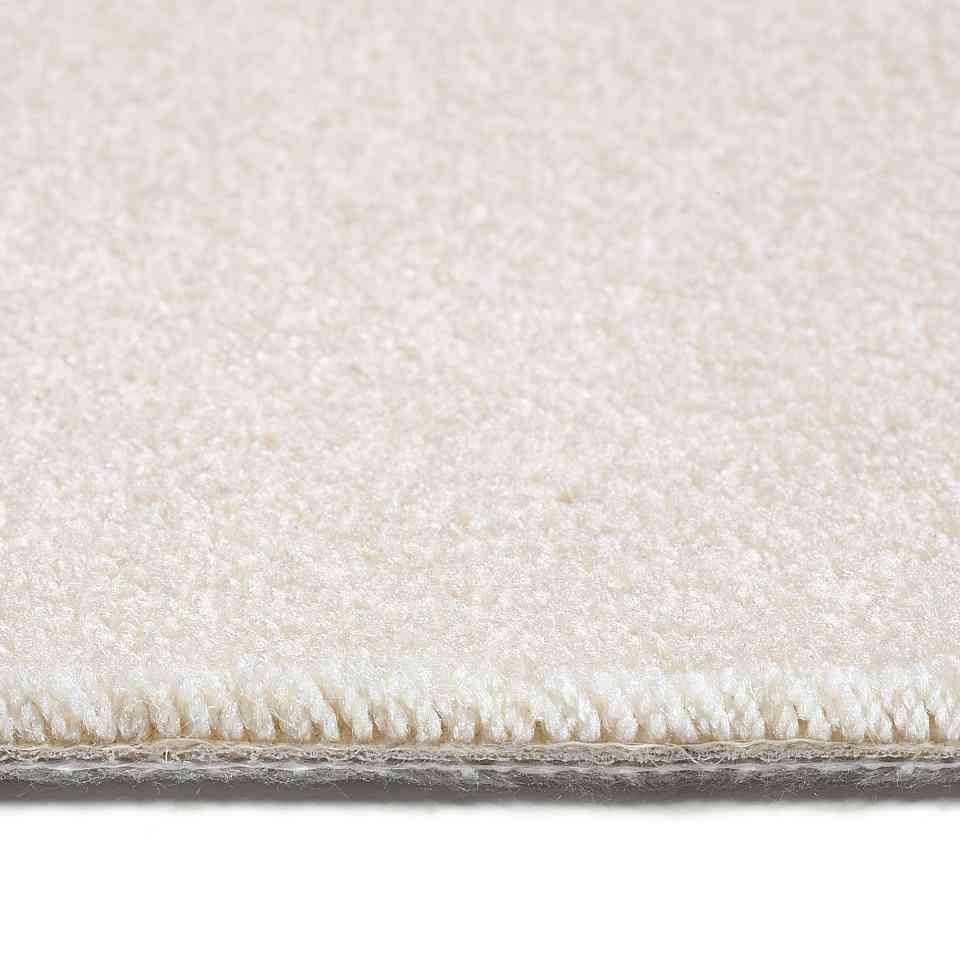 Metrážny koberec SPINTA biely