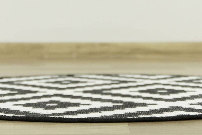 Protišmykový koberec Romby 91 čierny