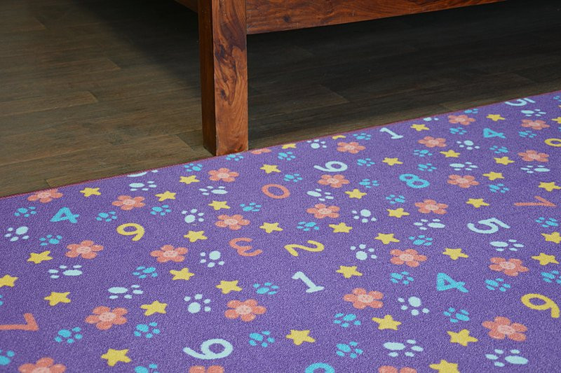 Dětský metrážový koberec Numbers fialový