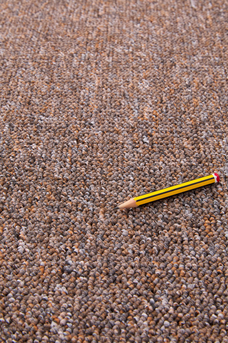 Metrážny koberec Timzo Turbo 9618
