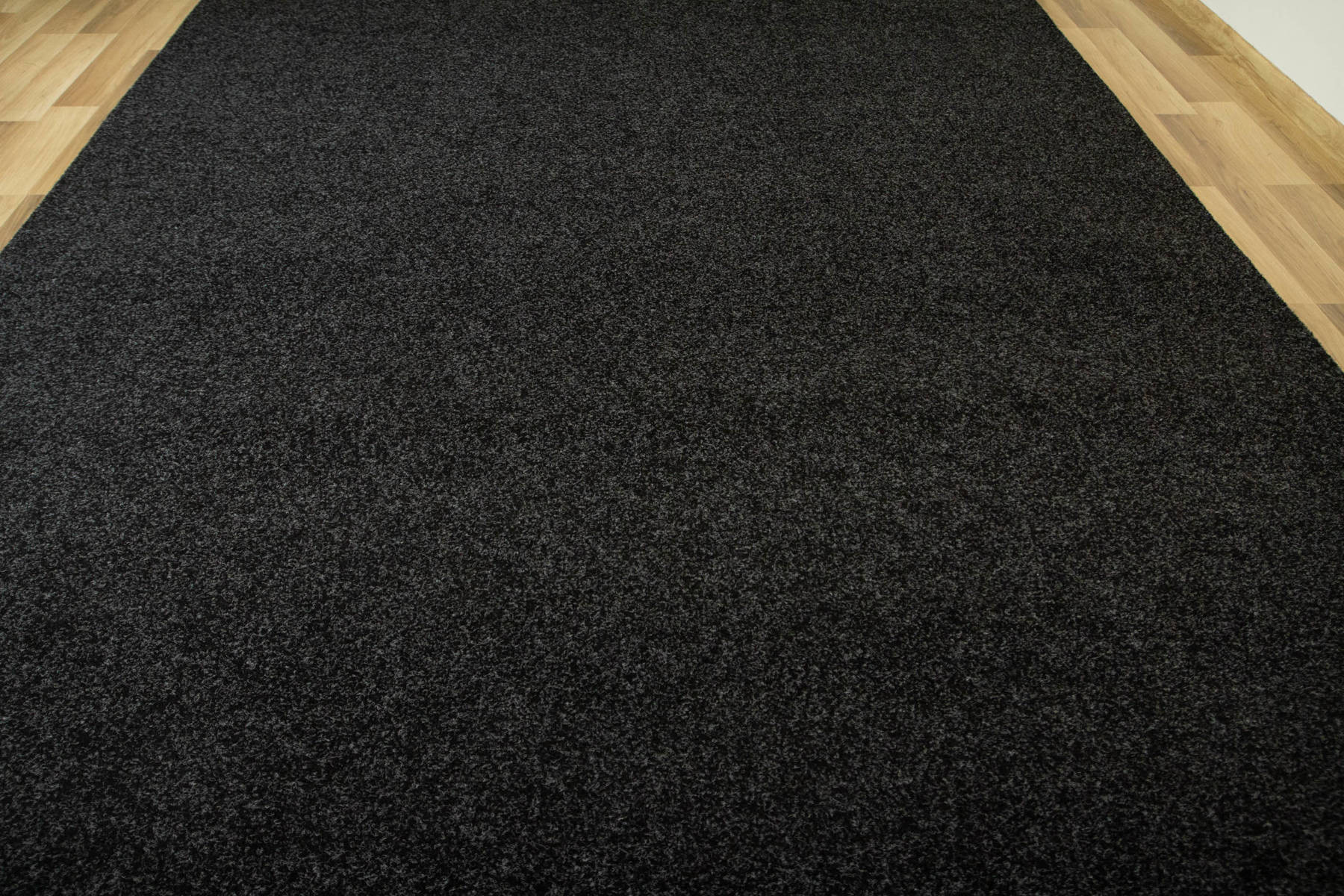 Metrážny koberec Auckland 77 čierny / sivý