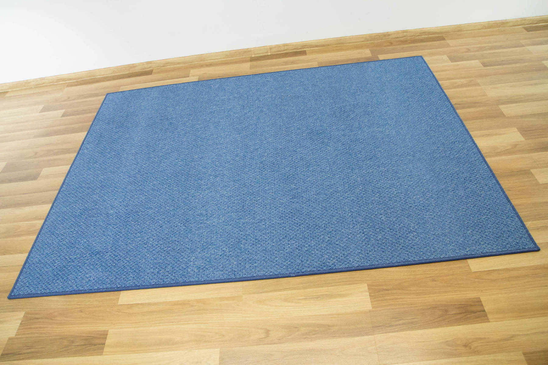 Metrážny koberec Stockholm 83 modrý