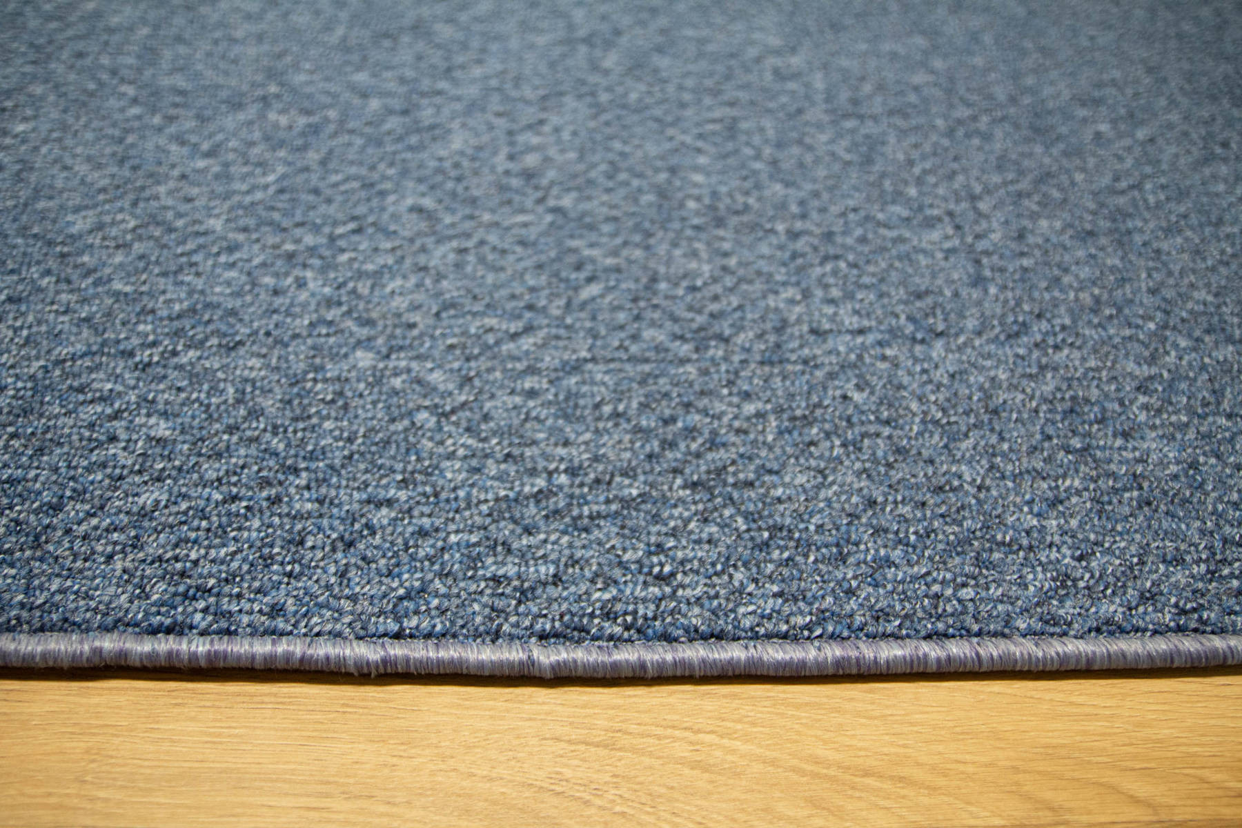 Metrážový koberec Stockholm 85 tmavě modrý