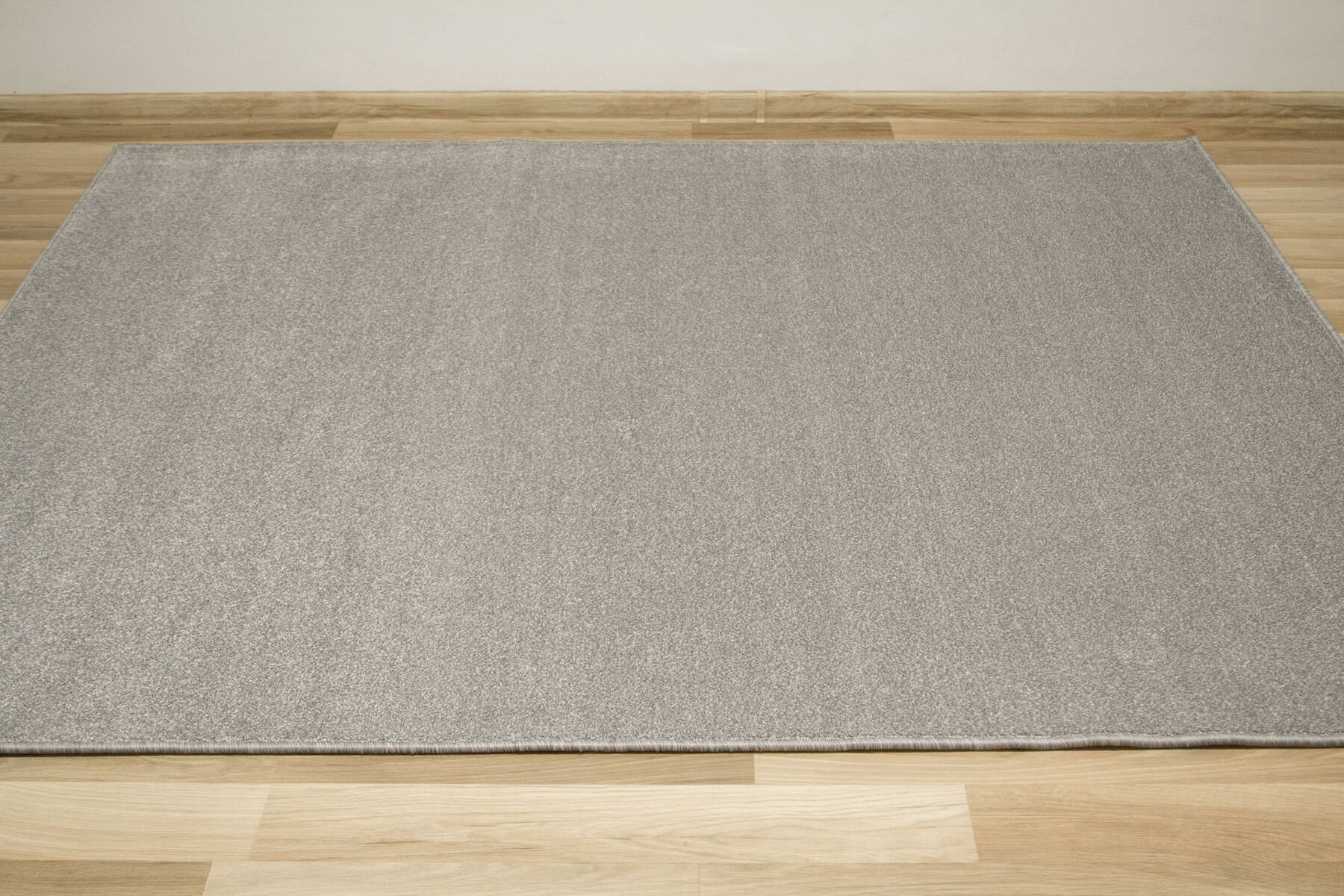 Metrážny koberec Phoenix-Classic 74 sivý