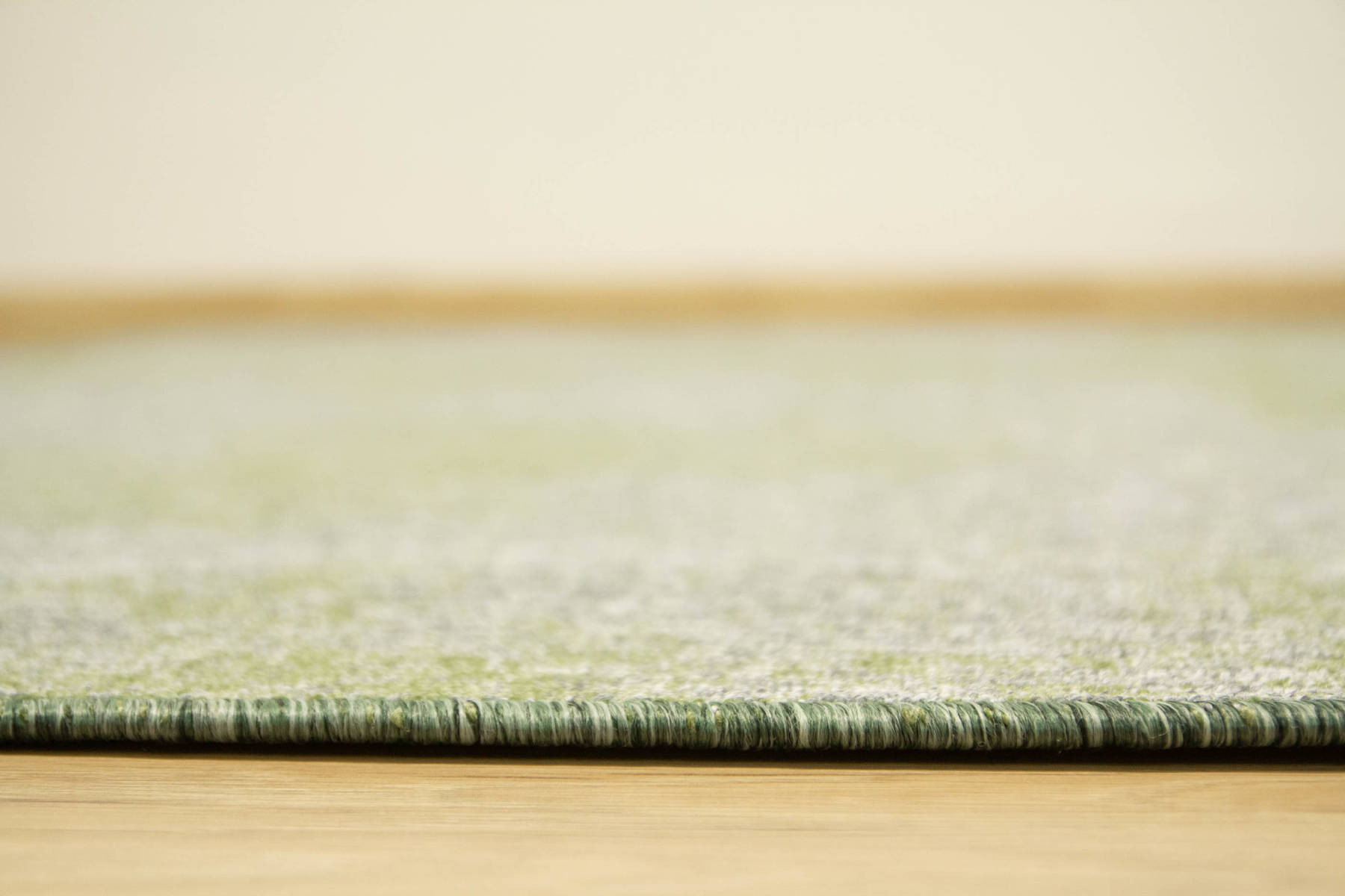 Metrážový koberec Serenity 41 šedý olivový