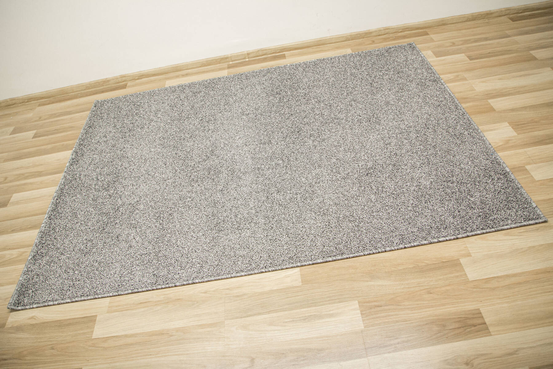 Metrážny koberec Sphinx - Special 177 strieborný / sivý / čierny