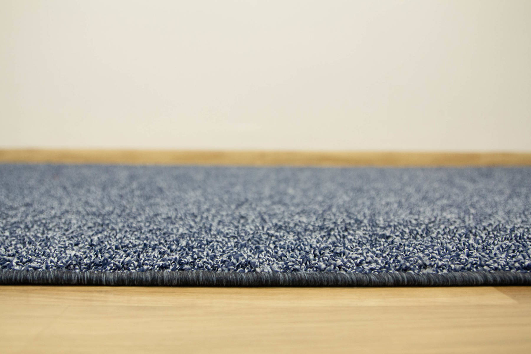 Metrážový koberec Sphinx-special 82 modrý 