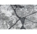 Behúň COZY 8873 Cracks  beton - Štrukturálny, tmavosivý