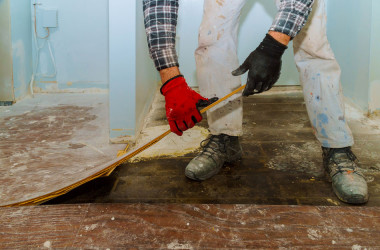 Jak na renovaci dřevěné podlahy? 