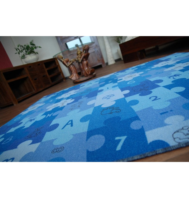 Dětský metrážový koberec Puzzle modrý