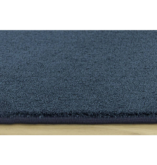 Metrážový koberec Bounty 85 granátový modrý