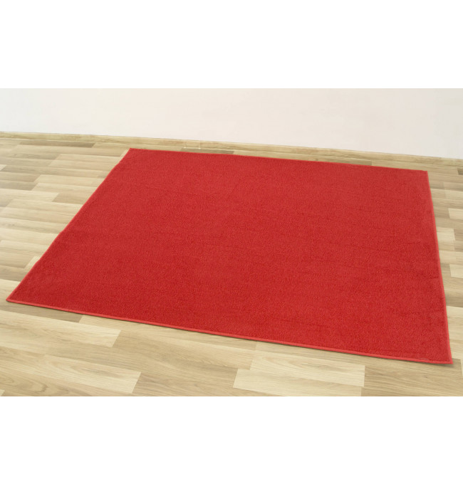 Metrážny koberec Dynasty 15 červený