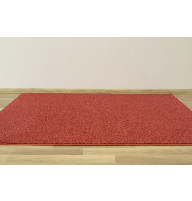 Metrážny koberec Princess 120 červený